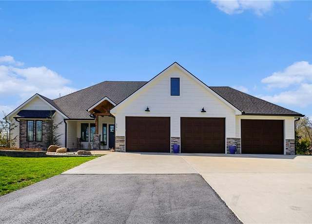 Property at 391 NW 174th Ct, Smithville, MO 64089, 4 beds, 3.5 baths