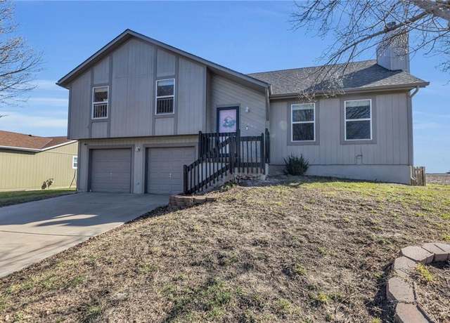 Property at 32665 W 174th St, Gardner, KS 66030, 3 beds, 2 baths