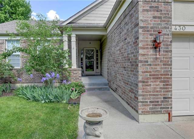 Property at 430 S Indian Wells Dr, Olathe, KS 66061, 3 beds, 2 baths