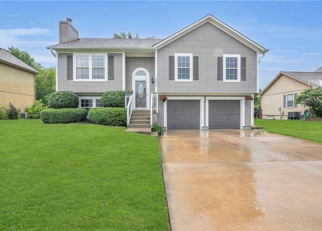 Property at 22005 Gracie Dr, Peculiar, MO 64078, 3 beds, 2.5 baths