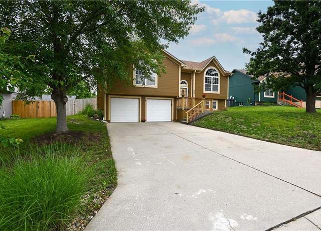 Property at 828 SW Harvest Dr, Grain Valley, MO 64029, 3 beds, 2 baths