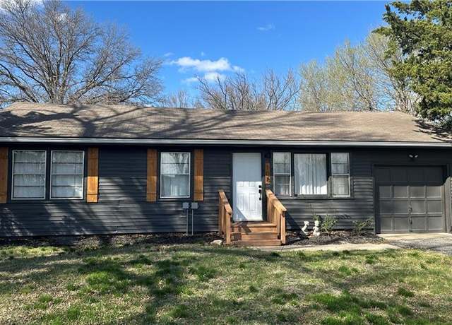 Property at 108 W Lawrence St, Spring Hill, KS 66083, 3 beds, 1 bath