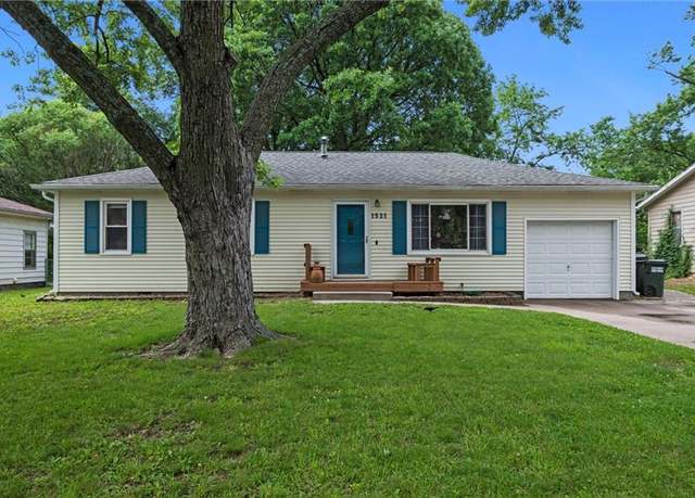 Property at 1521 W 22nd St, Lawrence, KS 66046, 2 beds, 1 bath