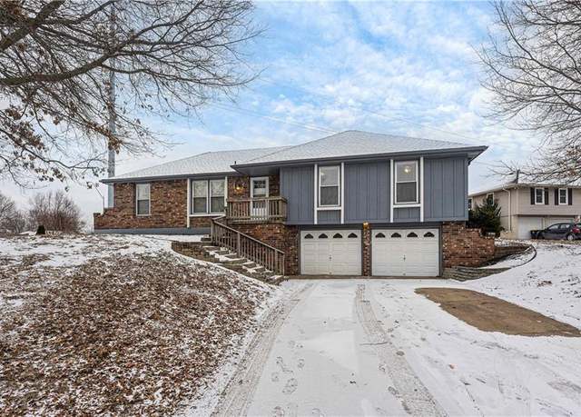 Property at 2011 NE 78th St, Kansas City, MO 64118, 3 beds, 2 baths