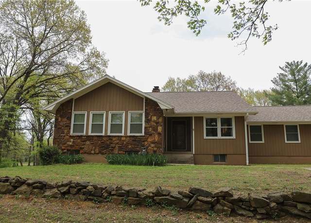Property at 123 Westfield Rd, Pittsburg, KS 66762, 4 beds, 3 baths