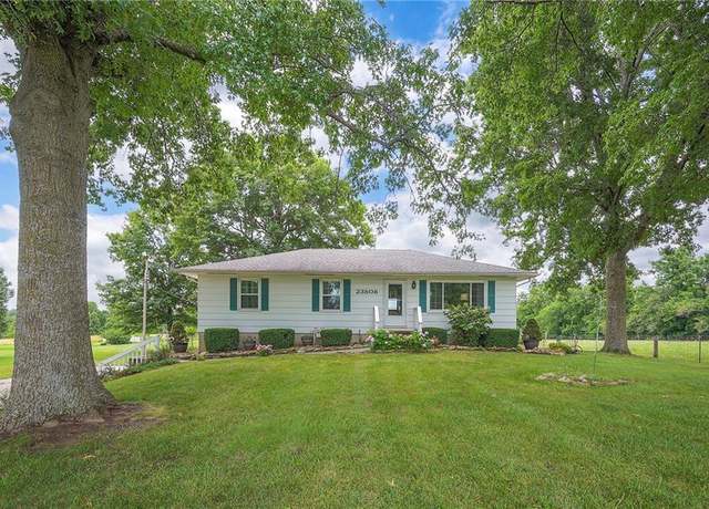 Property at 23808 E Langsford Rd, Lee's Summit, MO 64063, 3 beds, 1 bath