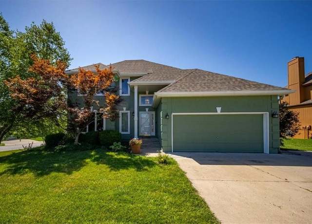 Property at 2433 SE 6th St, Lee's Summit, MO 64063, 4 beds, 3.5 baths