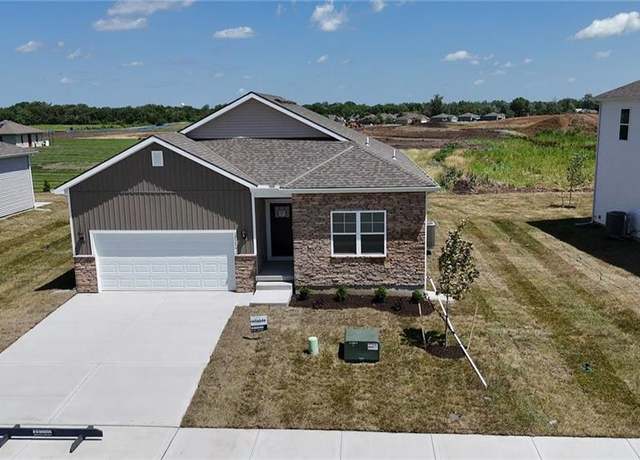 Property at 10286 Sorano Dr, Peculiar, MO 64078, 3 beds, 2 baths