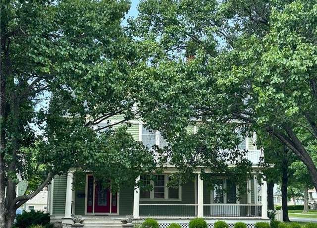 Property at 510 E Chippewa St, Paola, KS 66071, 7 beds, 6.5 baths