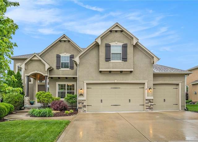 Property at 10601 N Euclid Ave, Kansas City, MO 64155, 6 beds, 5 baths