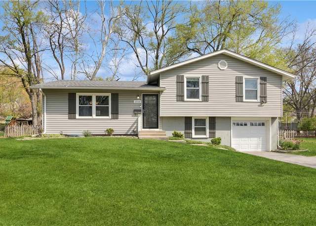 Property at 12110 W 68th Ter, Shawnee, KS 66216, 3 beds, 2 baths