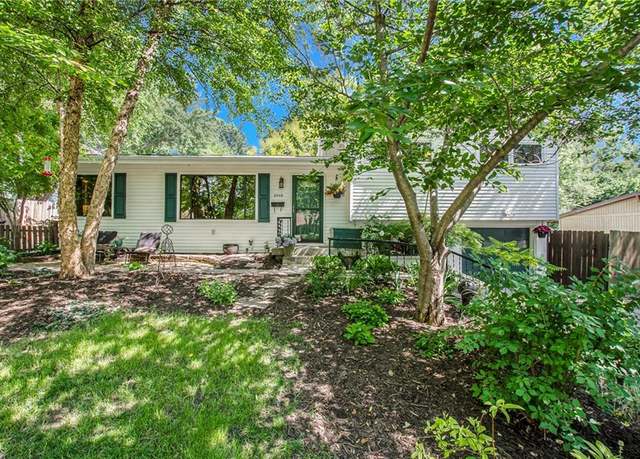 Property at 2003 NE 62nd St, Gladstone, MO 64118, 3 beds, 2 baths