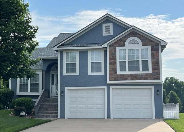 Property at 938 S 17th St, Leavenworth, KS 66048, 3 beds, 2.5 baths