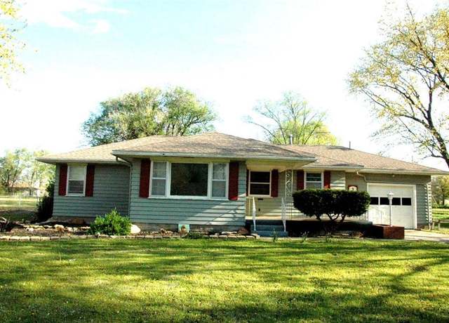 Property at 3015 Chess Ave, Parsons, KS 67357, 3 beds, 2 baths