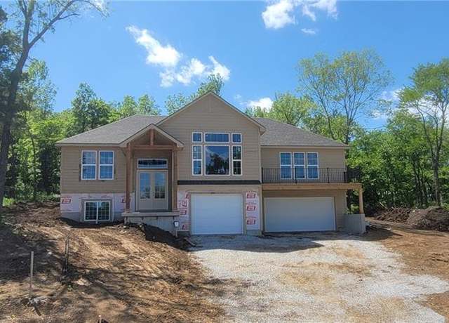 Property at 1604 Stonewall St, Oak Grove, MO 64075, 4 beds, 3 baths
