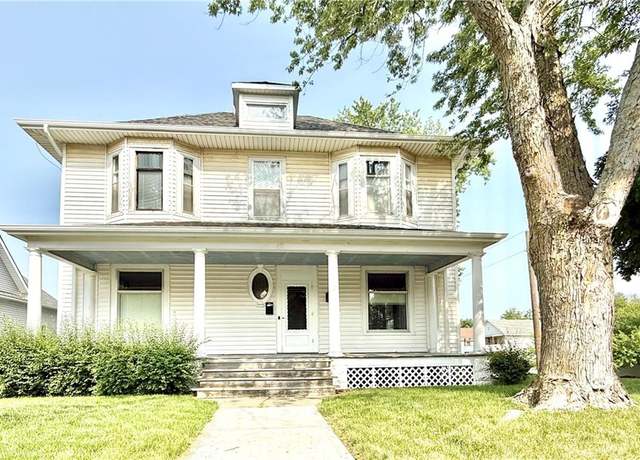 Property at 421 S Main St, Maryville, MO 64468, 4 beds, 2.5 baths