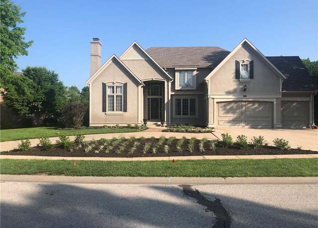 Property at 7418 Cottonwood Dr, Shawnee, KS 66216, 4 beds, 3.5 baths