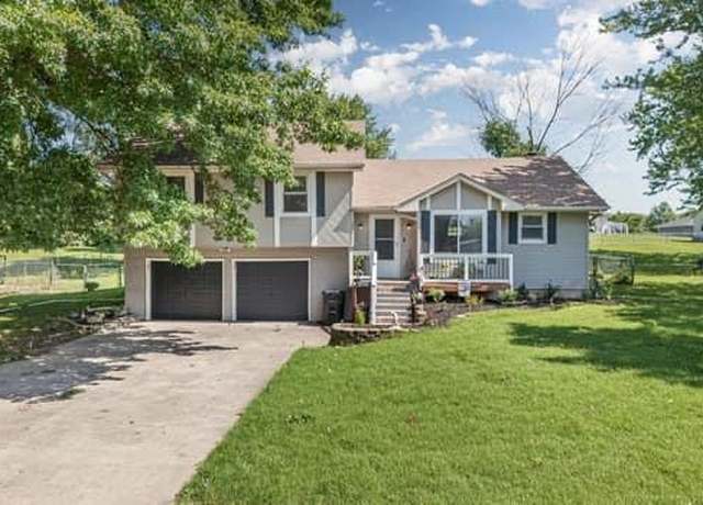 Property at 650 Walnut Pl, Holt, MO 64048, 3 beds, 2 baths