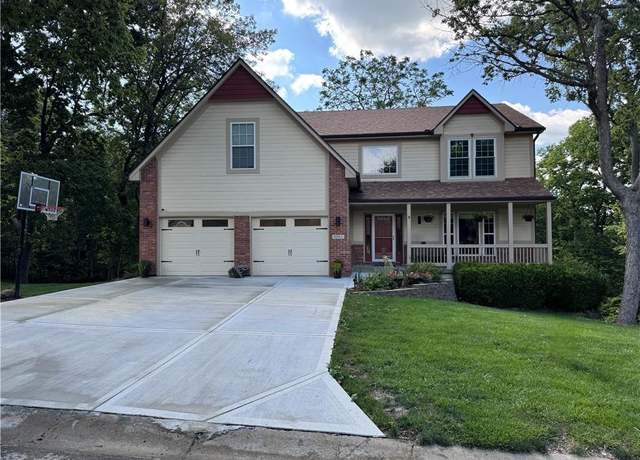 Property at 2502 SW Locust St, Oak Grove, MO 64075, 5 beds, 4.5 baths