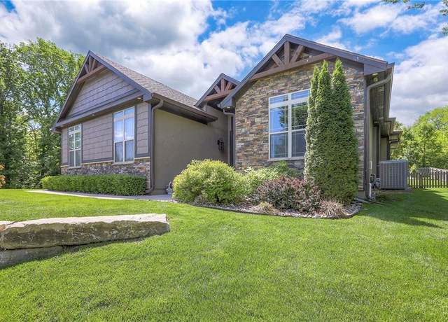Property at 417 Southshore Dr, Lake Winnebago, MO 64034, 4 beds, 3 baths