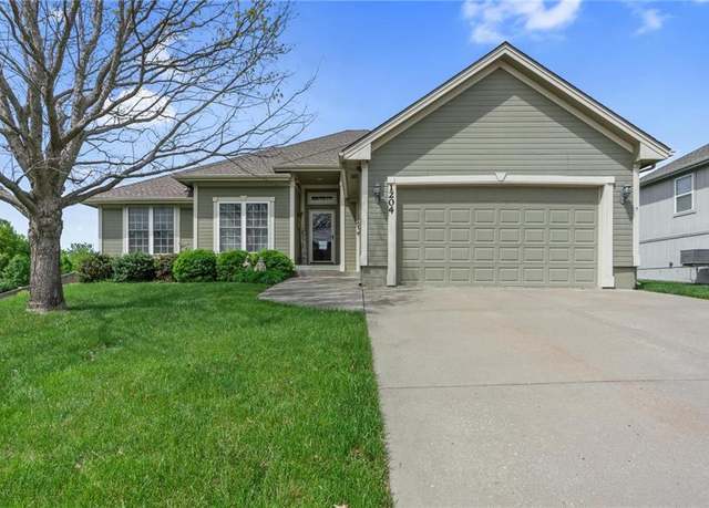 Property at 1204 Silhouette Dr, Kearney, MO 64060, 4 beds, 3 baths