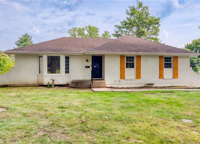 Property at 812 NE Swann Rd, Lee's Summit, MO 64086, 4 beds, 3 baths