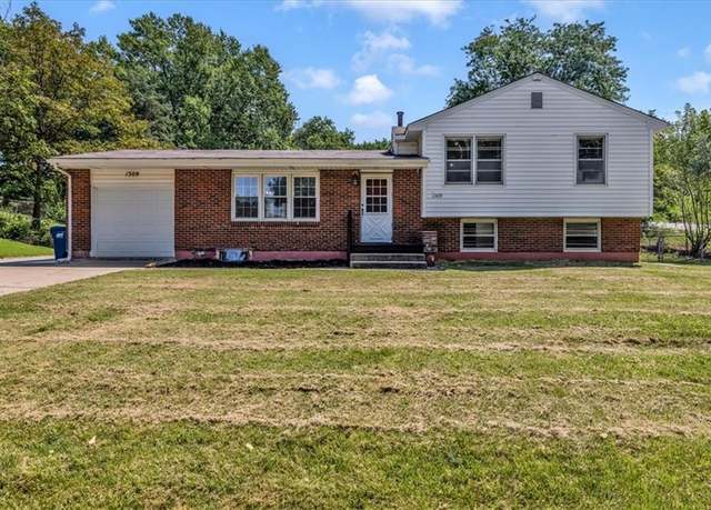 Property at 1309 Lake Rd, Liberty, MO 64068, 3 beds, 1.5 baths