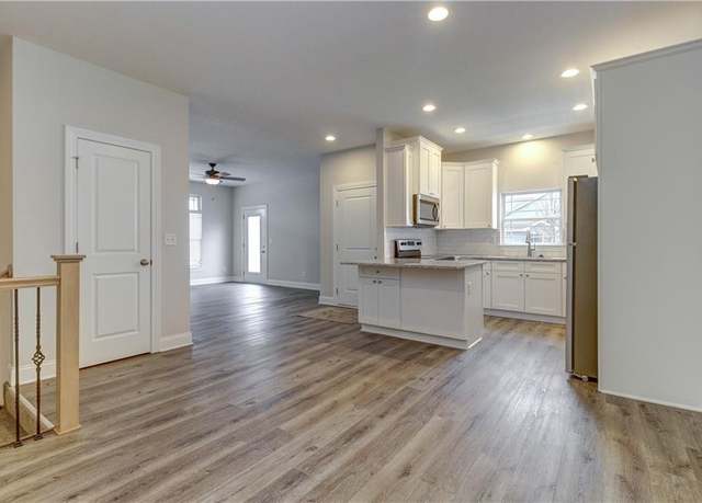 Property at 16492 Gretna St, Gardner, KS 66030, 3 beds, 3 baths