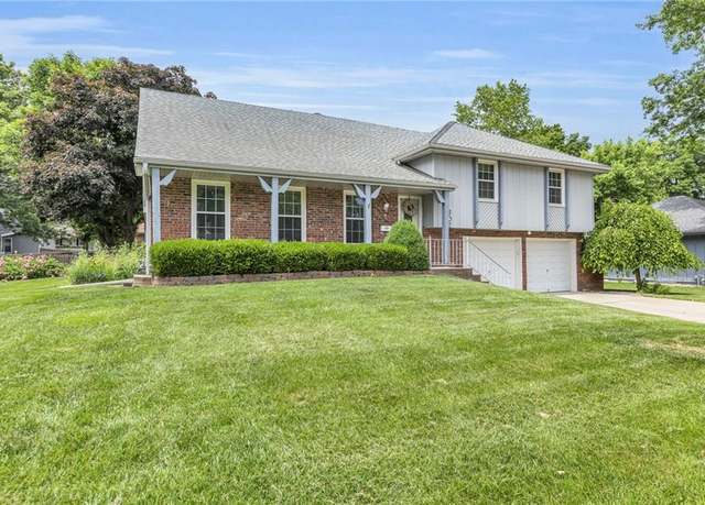 Property at 802 Balboa St, Lee's Summit, MO 64086, 4 beds, 2 baths