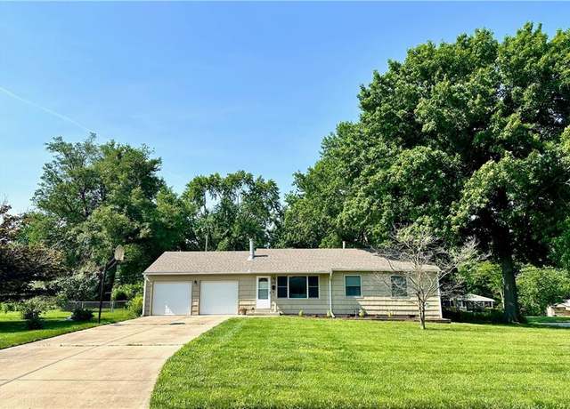 Property at 12112 E 52nd St S, Independence, MO 64055, 3 beds, 1.5 baths