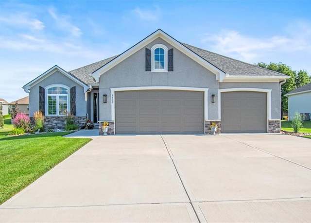 Property at 1132 SW Whispering Willow Way, Lee's Summit, MO 64064, 3 beds, 2 baths