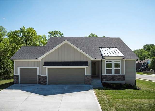 Property at 602 Madison St, Pleasant Hill, MO 64080, 3 beds, 2 baths