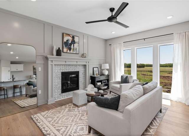 Property at 407 Sixth St, Smithville, MO 64089, 4 beds, 3.5 baths