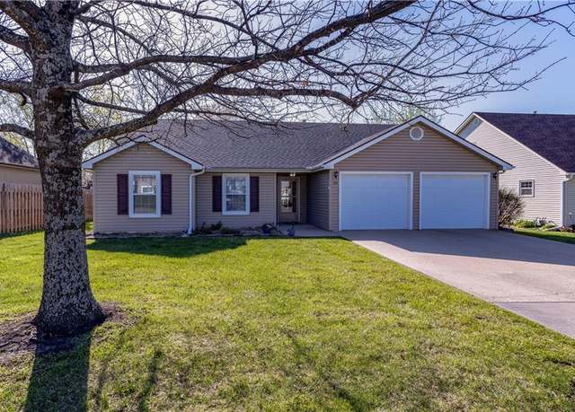 Property at 1306 S Raintree Dr, Tonganoxie, KS 66086, 3 beds, 2 baths