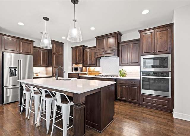 Property at 3205 SW Mary St, Lee's Summit, MO 64081, 4 beds, 3.5 baths
