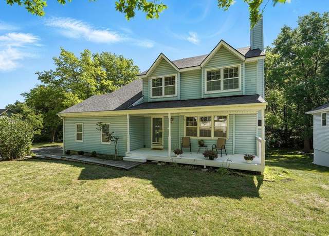 Property at 8025 Woodstone St, Lenexa, KS 66219, 3 beds, 2.5 baths