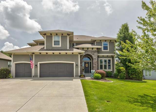 Property at 7619 Green St, Shawnee, KS 66227, 5 beds, 3.5 baths