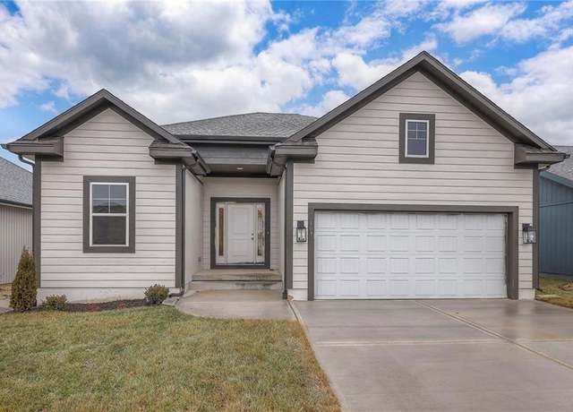 Property at 107 N Carriage Meadows Trl, Peculiar, MO 64078, 3 beds, 3 baths