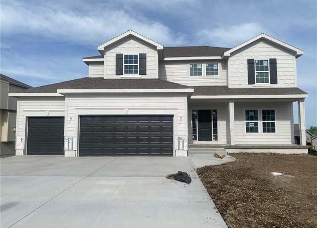 Property at 11821 N Bellaire Ave, Kansas City, MO 64156, 4 beds, 2.5 baths