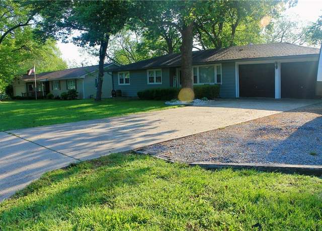 Property at 1106 S 8th St, Clinton, MO 64735, 3 beds, 2 baths