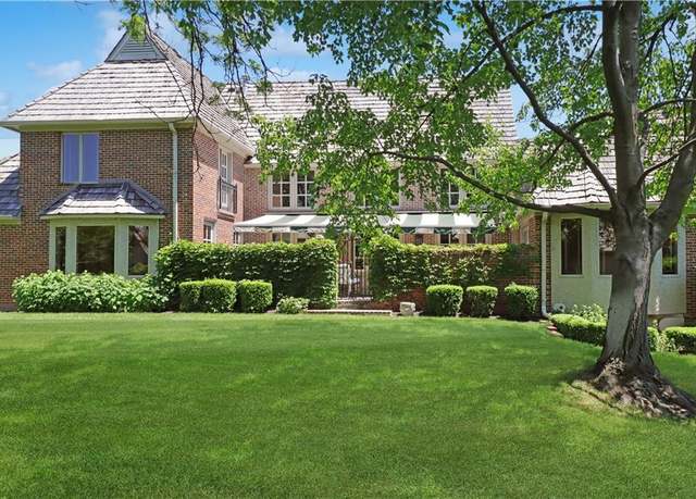 Property at 28 Le Mans Ct, Prairie Village, KS 66208, 3 beds, 3.5 baths