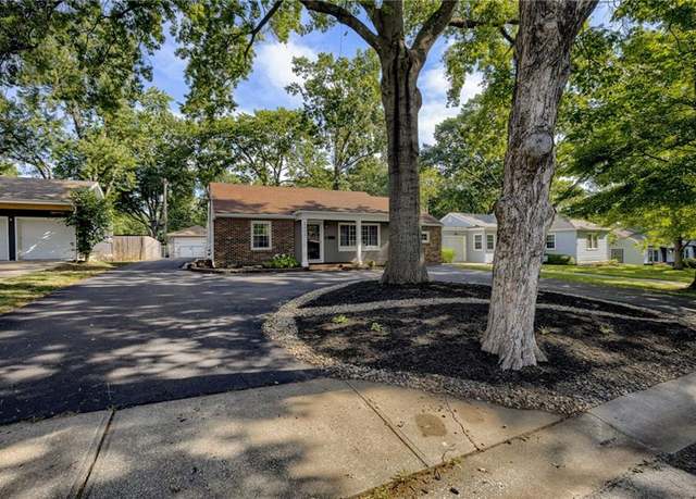 Property at 2606 W 79th Ter, Prairie Village, KS 66208, 3 beds, 3 baths