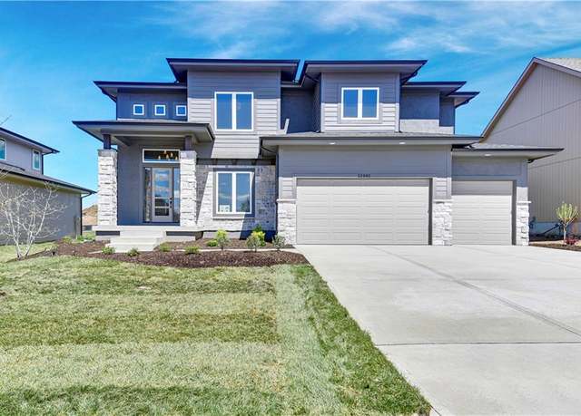 Property at 22082 W 100th Ter, Lenexa, KS 66220, 4 beds, 3.5 baths