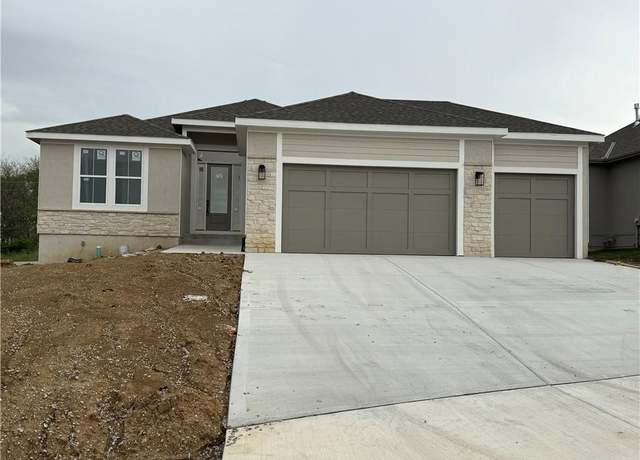 Property at 9845 104th St, Kansas City, MO 64157, 4 beds, 3 baths