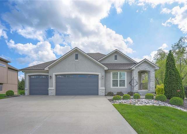 Property at 1227 Buckingham Ct, Raymore, MO 64083, 3 beds, 3 baths