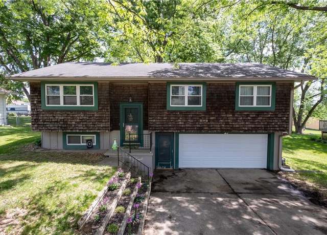 Property at 5505 Ripley St, St Joseph, MO 64506, 3 beds, 2 baths