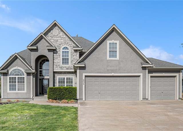 Property at 904 Terrace Dr, Raymore, MO 64083, 4 beds, 3.5 baths
