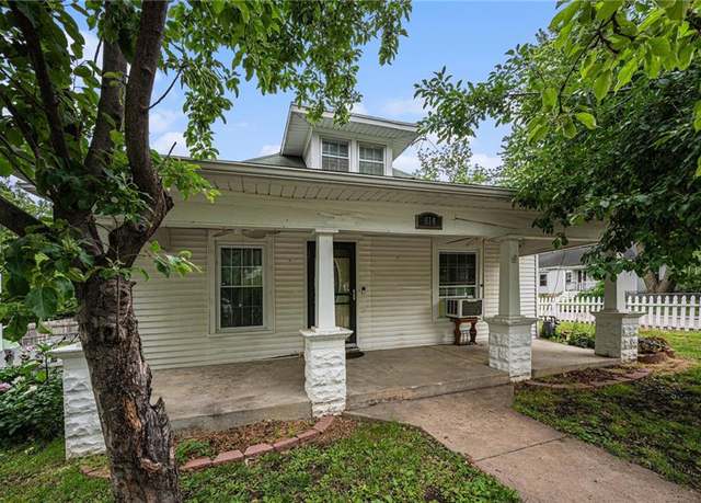 Property at 614 S 7th St, Atchison, KS 66002, 3 beds, 1 bath