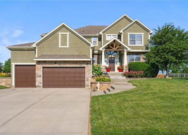 Property at 936 SW Raintree Dr, Lee's Summit, MO 64082, 4 beds, 3.5 baths