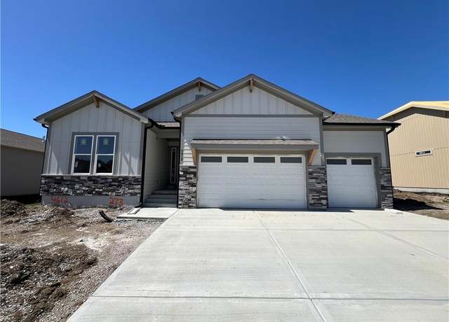 Property at 4612 SW Robinson Dr, Lee's Summit, MO 64083, 4 beds, 3.5 baths